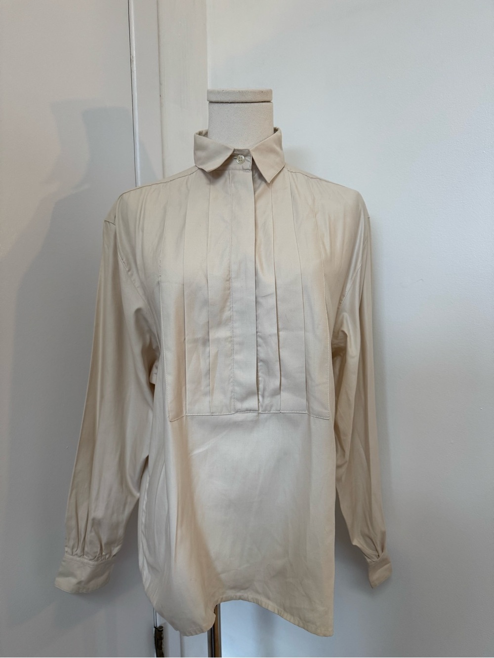Crocodile Classic Pleated Tuxedo Front Off-White Shirt